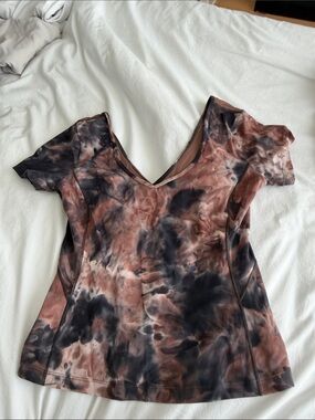 lululemon athletica Tie-Dye V-Neck Top in Brown & Black